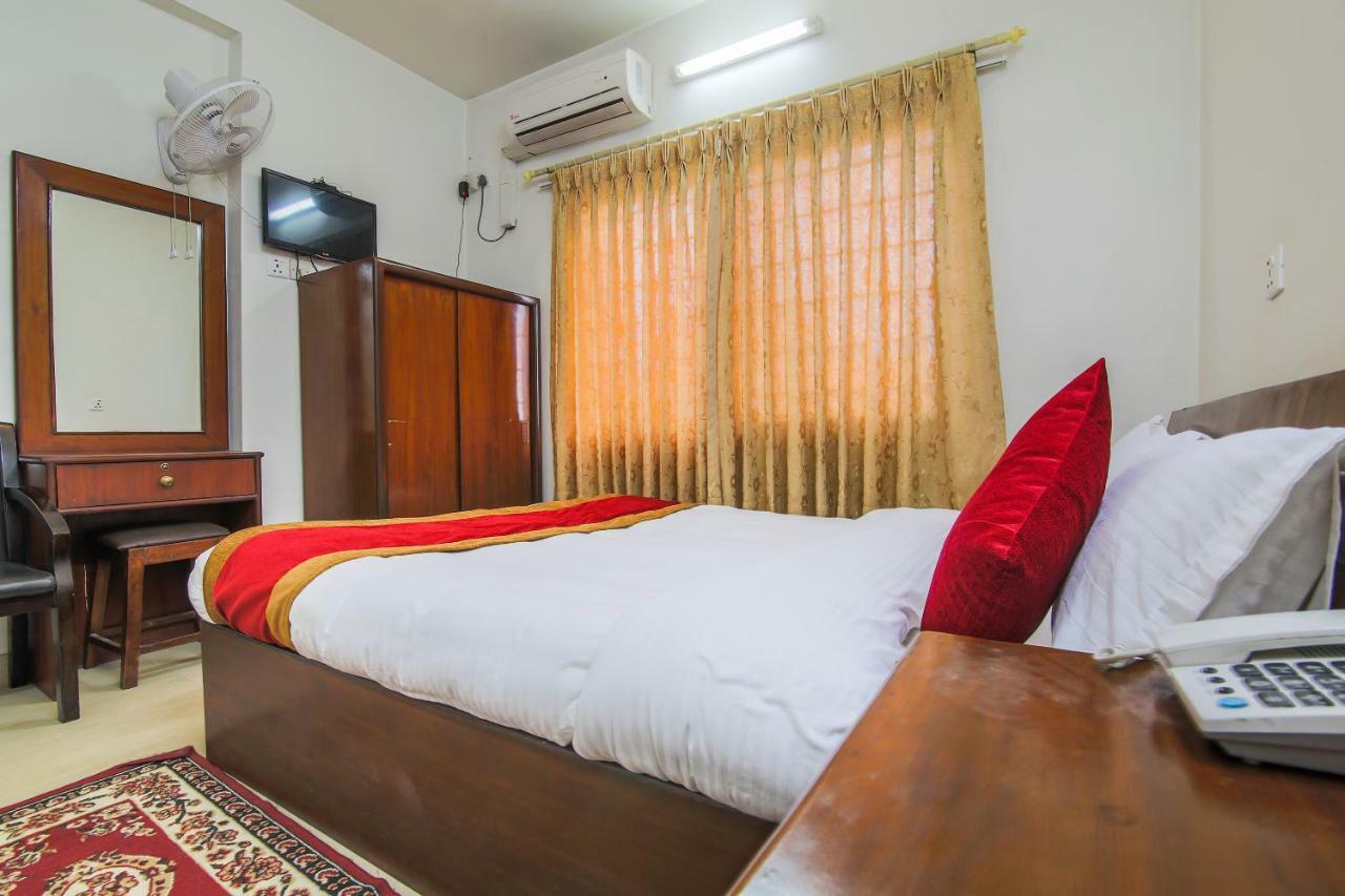 Oyo 358 Hotel Rose Star Kathmandu Esterno foto