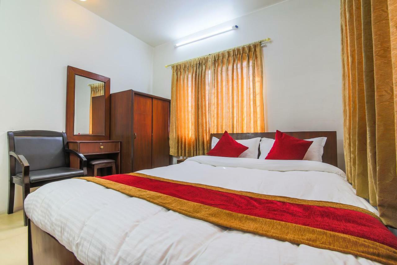Oyo 358 Hotel Rose Star Kathmandu Esterno foto