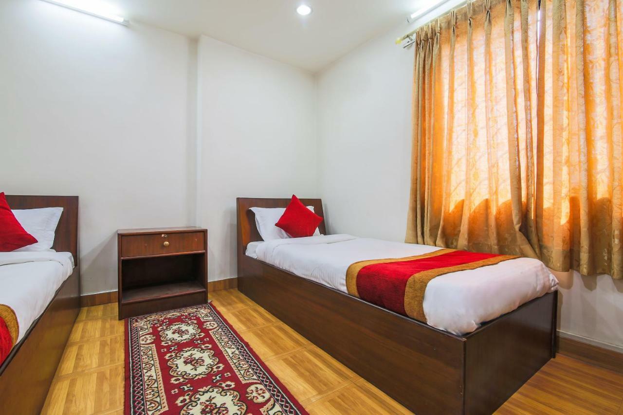 Oyo 358 Hotel Rose Star Kathmandu Esterno foto