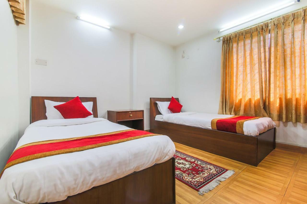 Oyo 358 Hotel Rose Star Kathmandu Esterno foto