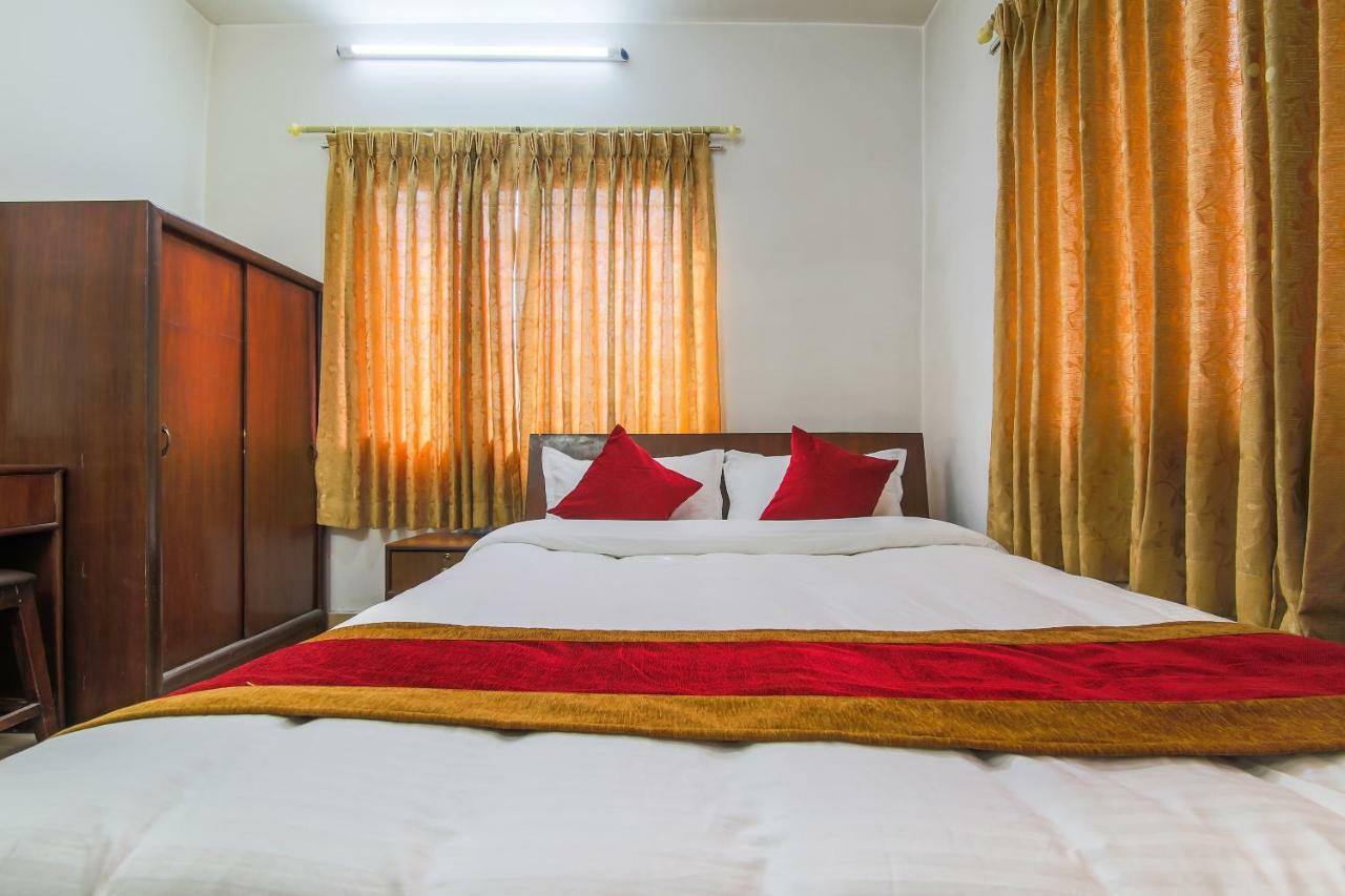 Oyo 358 Hotel Rose Star Kathmandu Esterno foto